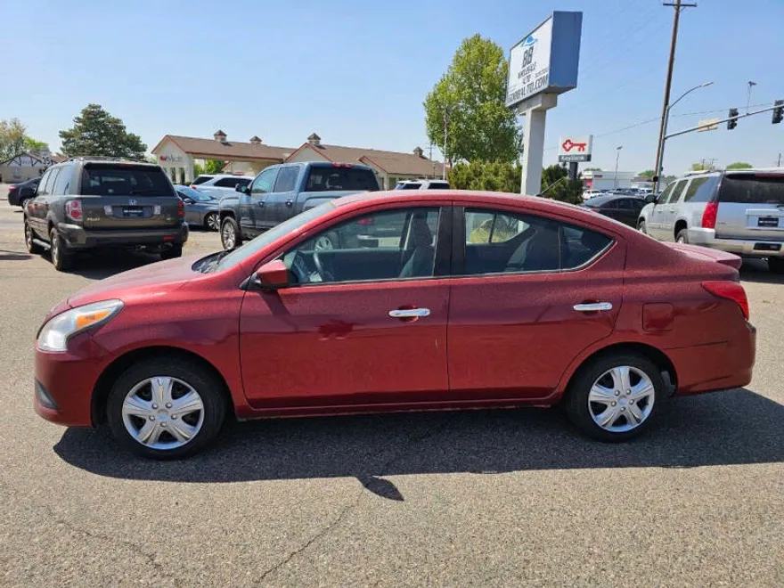 2017 Nissan Versa 1.6 SV photo 1