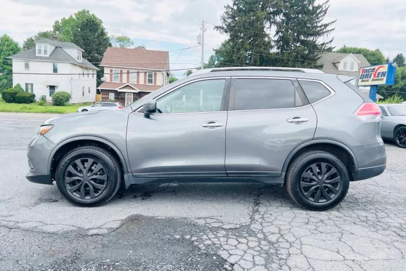 2016 Nissan Rogue S photo 1