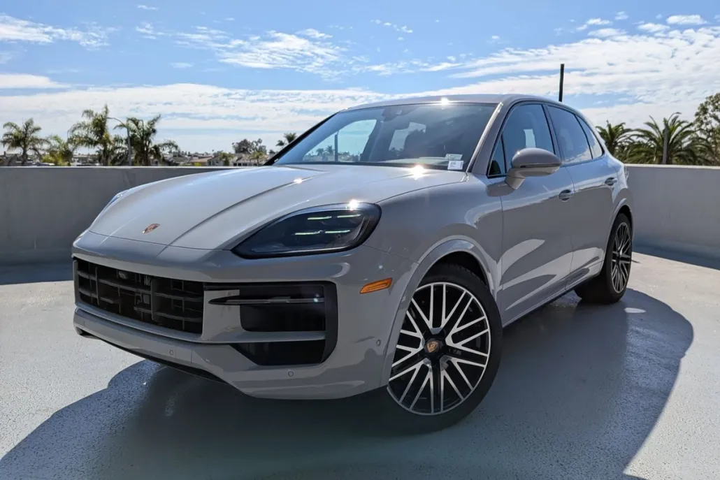 2025 Porsche Cayenne photo 1
