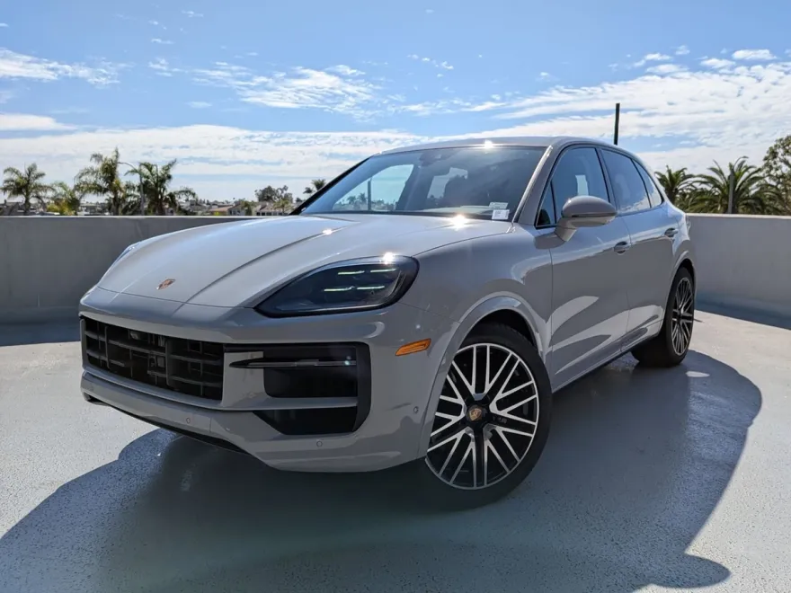 2025 Porsche Cayenne photo 1