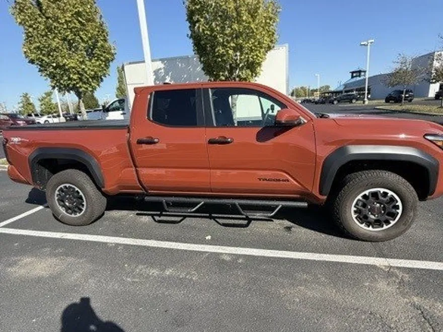 2025 Toyota Tacoma TRD Off-Road 4x4 photo 1