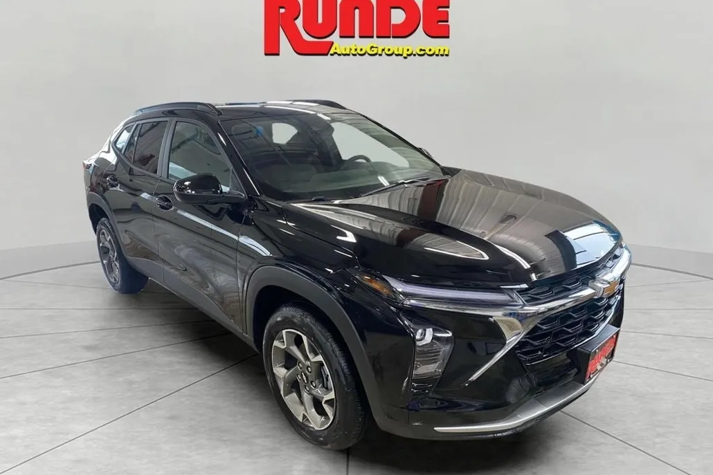 2025 Chevrolet Trax LT photo 1