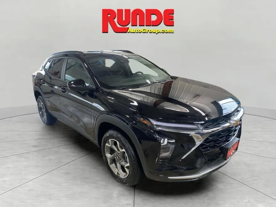2025 Chevrolet Trax LT photo 1