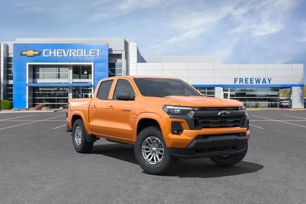 2025 Chevrolet Colorado Work Truck LT photo 1