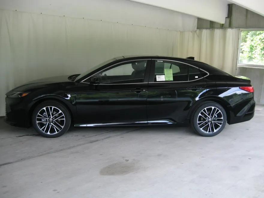 2025 Toyota Camry XLE photo 1