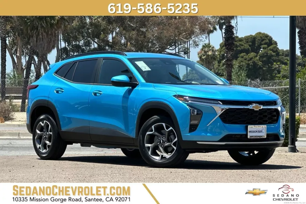 2025 Chevrolet Trax LT photo 1