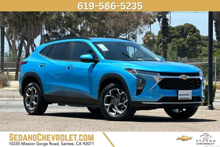 2025 Chevrolet Trax LT photo 1
