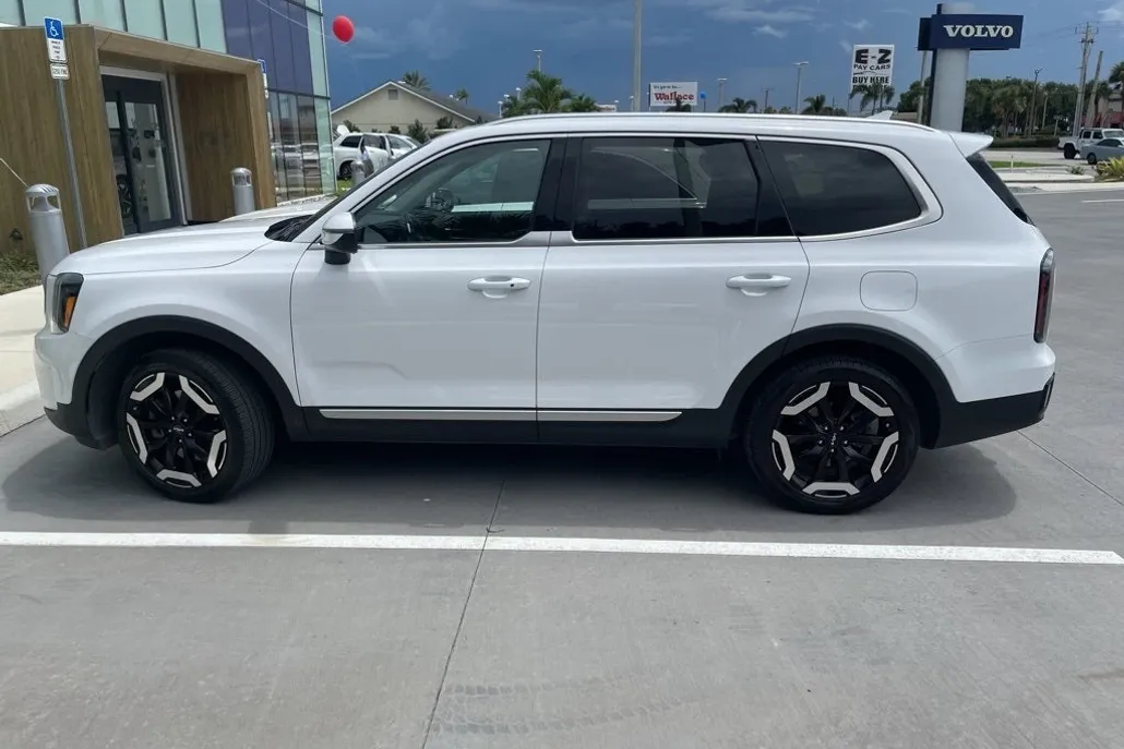 2023 Kia Telluride EX photo 1