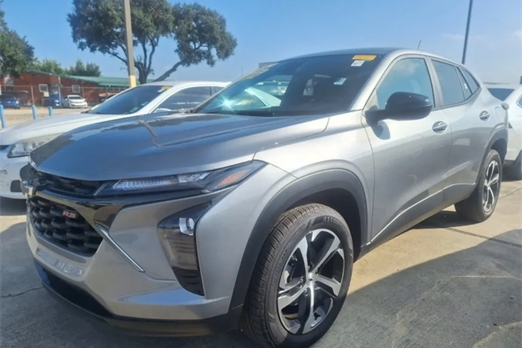 2024 Chevrolet Trax photo 1