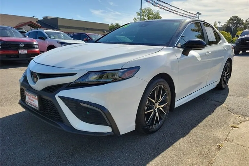 2024 Toyota Camry SE photo 1