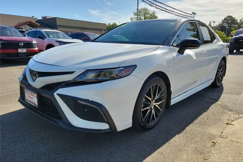 2024 Toyota Camry SE photo 1