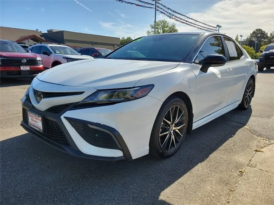 2024 Toyota Camry SE photo 1