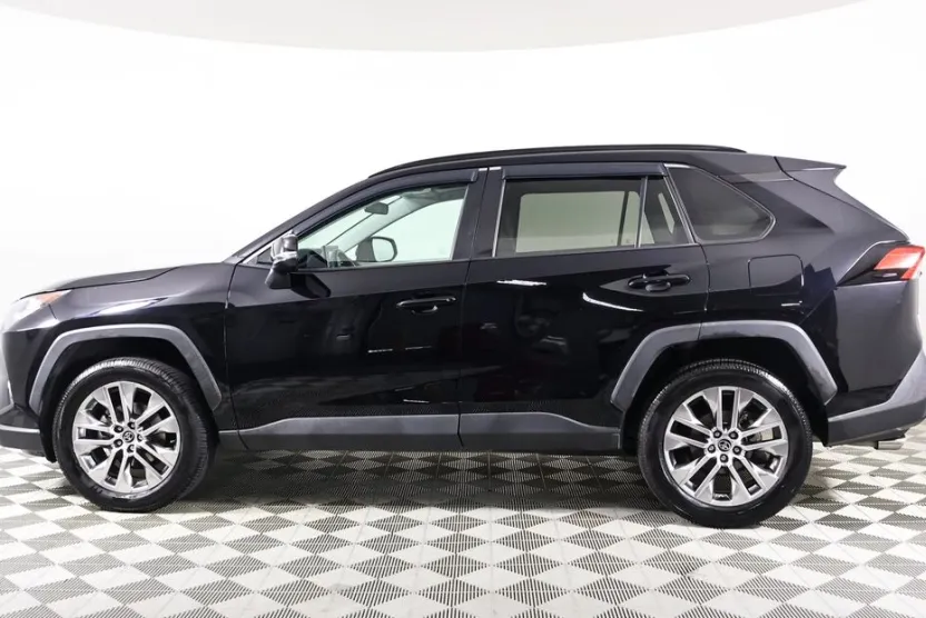 2021 Toyota RAV4 XLE Premium photo 1
