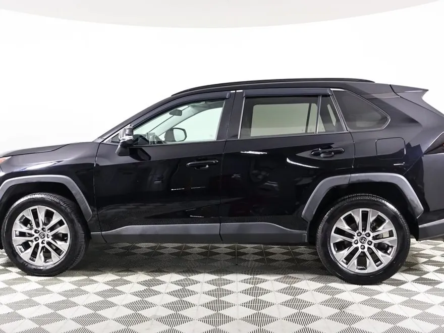2021 Toyota RAV4 XLE Premium photo 1