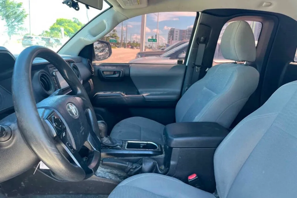 2016 Toyota Tacoma SR photo 1
