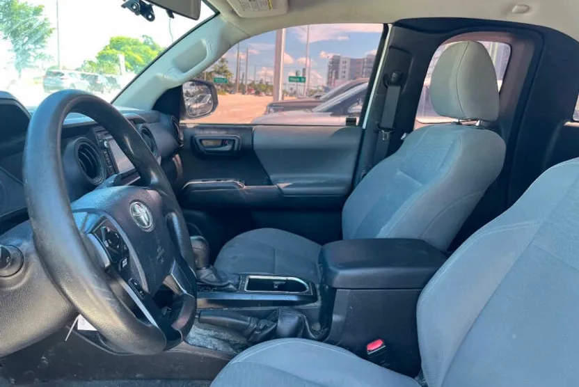 2016 Toyota Tacoma SR photo 1