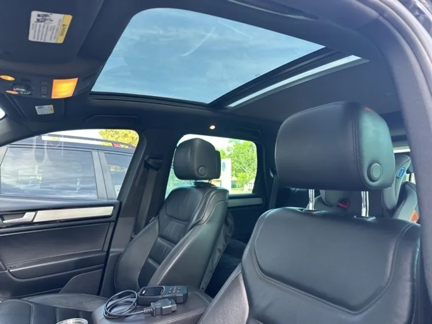 2014 Volkswagen Touareg V6 TDI photo 1