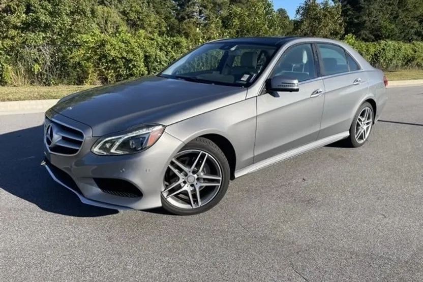 2015 Mercedes Benz E 400 Sedan photo 1