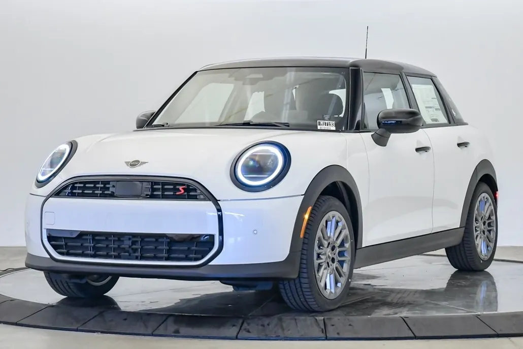 2025 Mini Cooper Signature photo 1