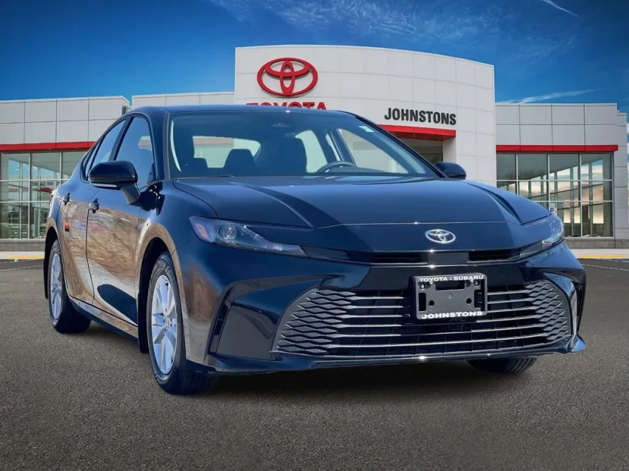 2025 Toyota Camry LE photo 1