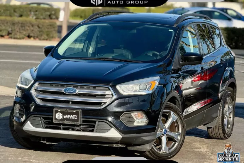 2017 Ford Escape SE Sport photo 1