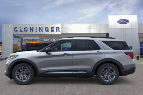 2025 Ford Explorer photo 3