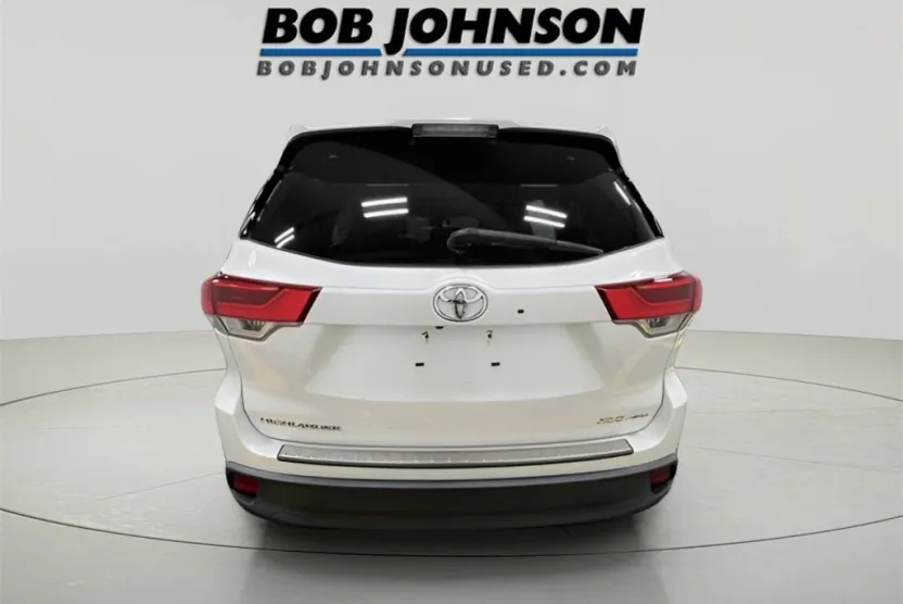 2019 Toyota Highlander SE photo 1