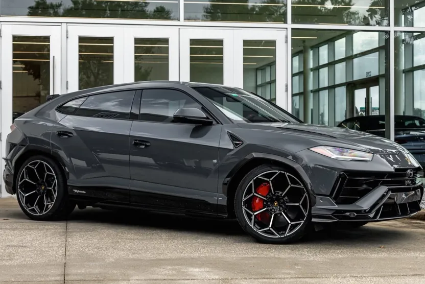 2023 Lamborghini Urus Performante photo 1