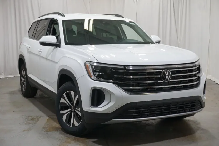 2025 Volkswagen Atlas SE photo 1