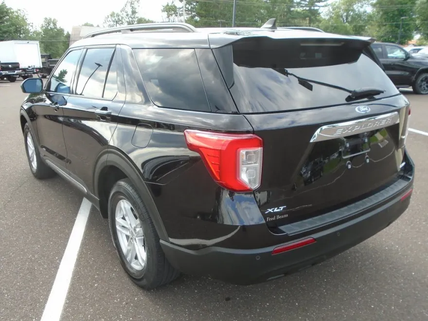 2022 Ford Explorer XLT photo 1