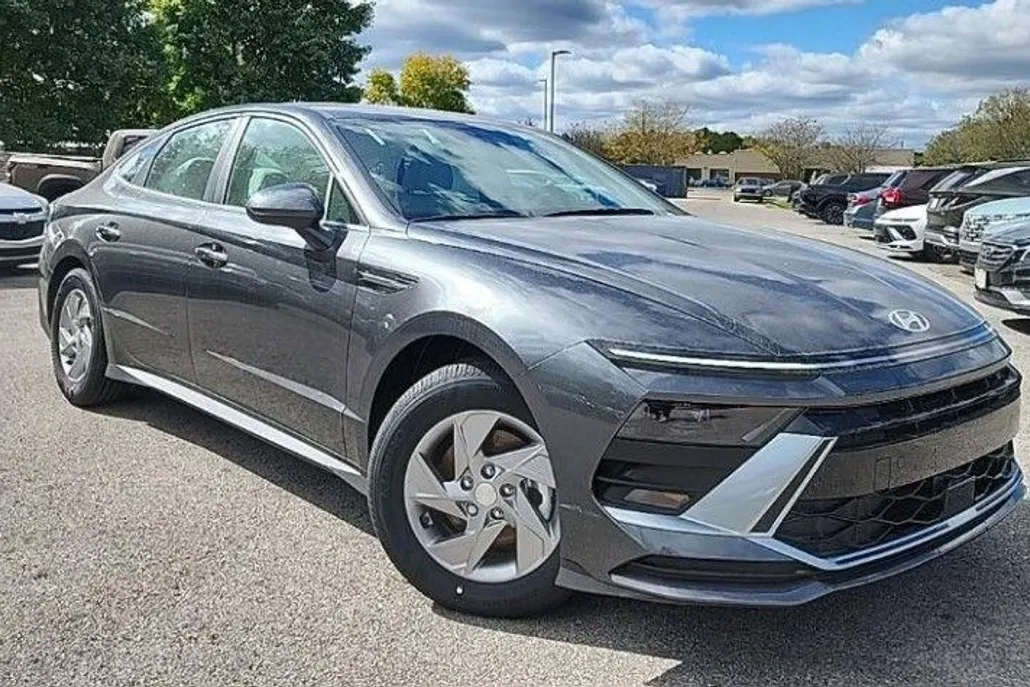 2025 Hyundai Sonata SE photo 1