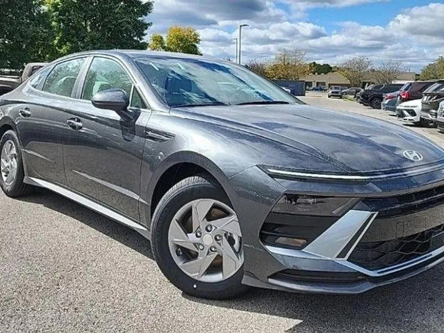 2025 Hyundai Sonata SE photo 1