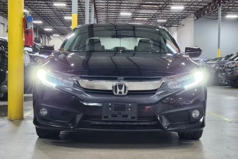 2018 Honda Civic Touring photo 1