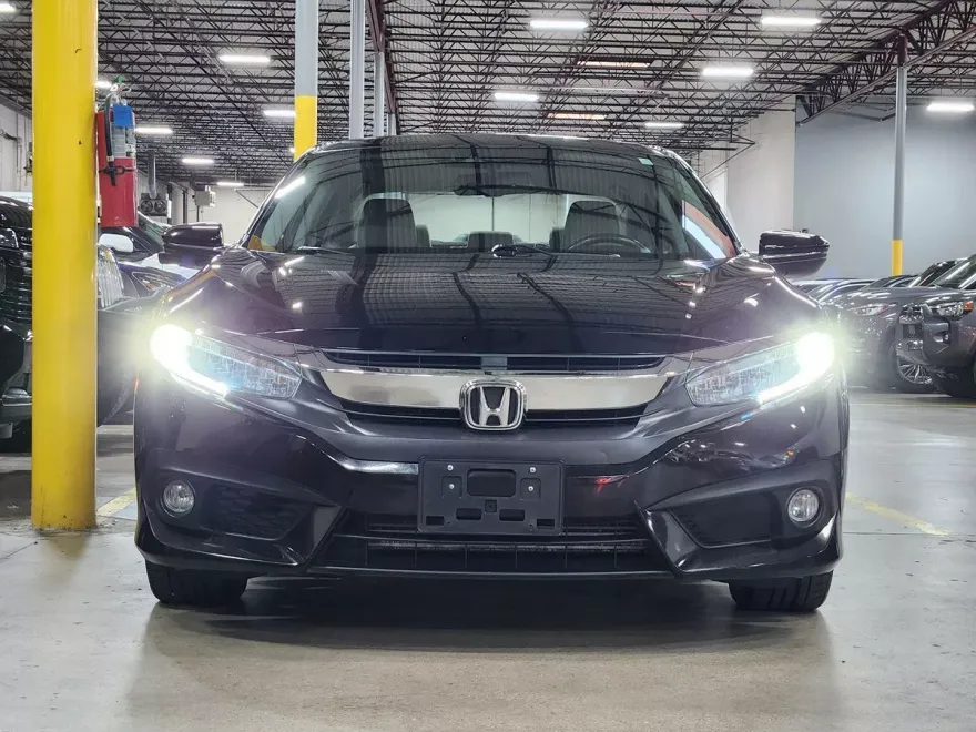 2018 Honda Civic Touring photo 1