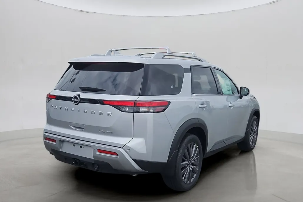 2025 Nissan Pathfinder SL photo 1