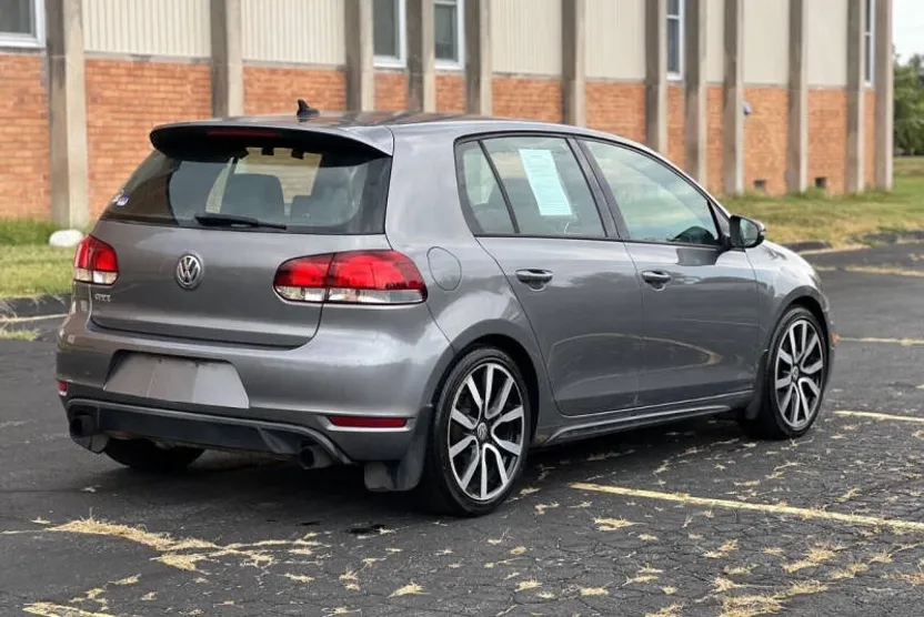 2012 Volkswagen Golf GTI Base photo 1