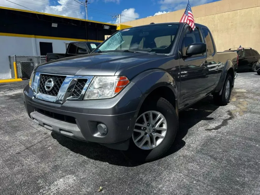 2017 Nissan Frontier King Cab S photo 2