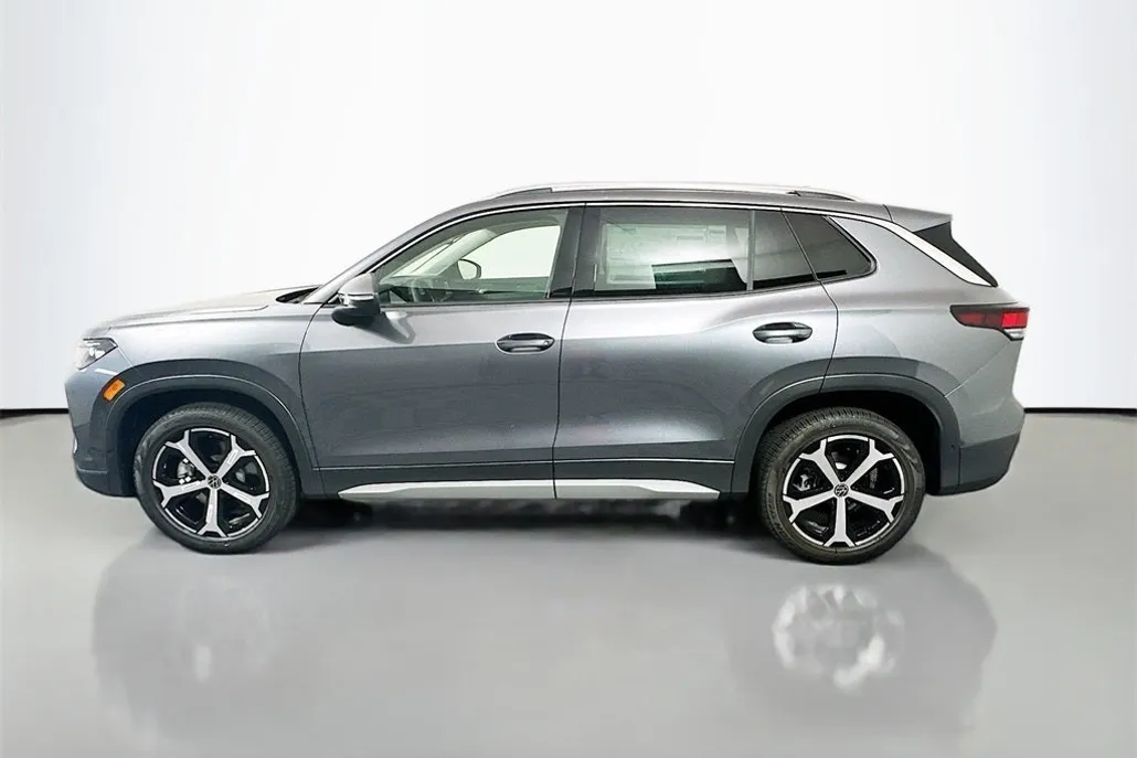 2025 Volkswagen Tiguan SE photo 1