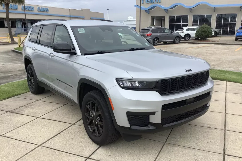 2024 Jeep Grand Cherokee Altitude photo 1