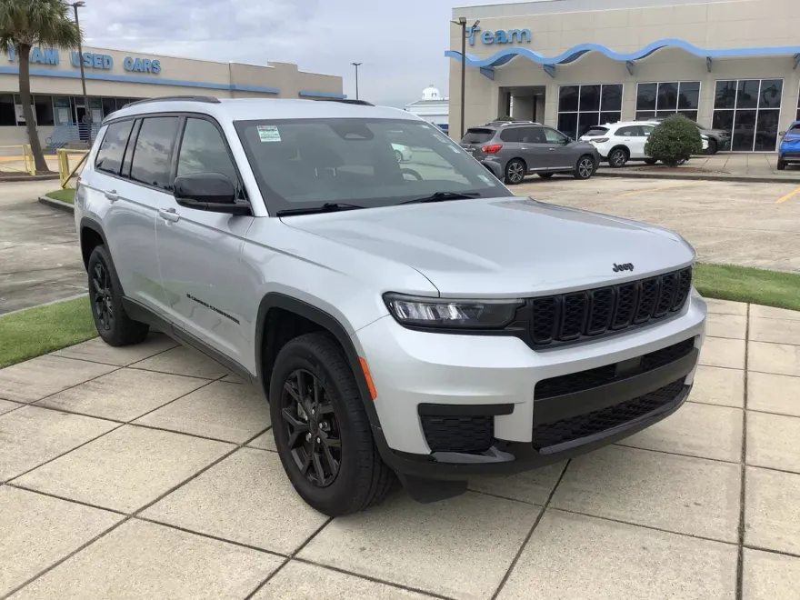 2024 Jeep Grand Cherokee Altitude photo 1