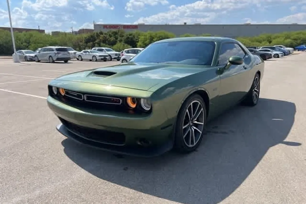 2023 Dodge Challenger R/T photo 1