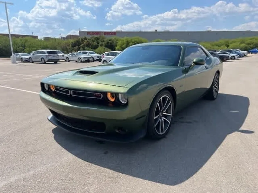 2023 Dodge Challenger R/T photo 1