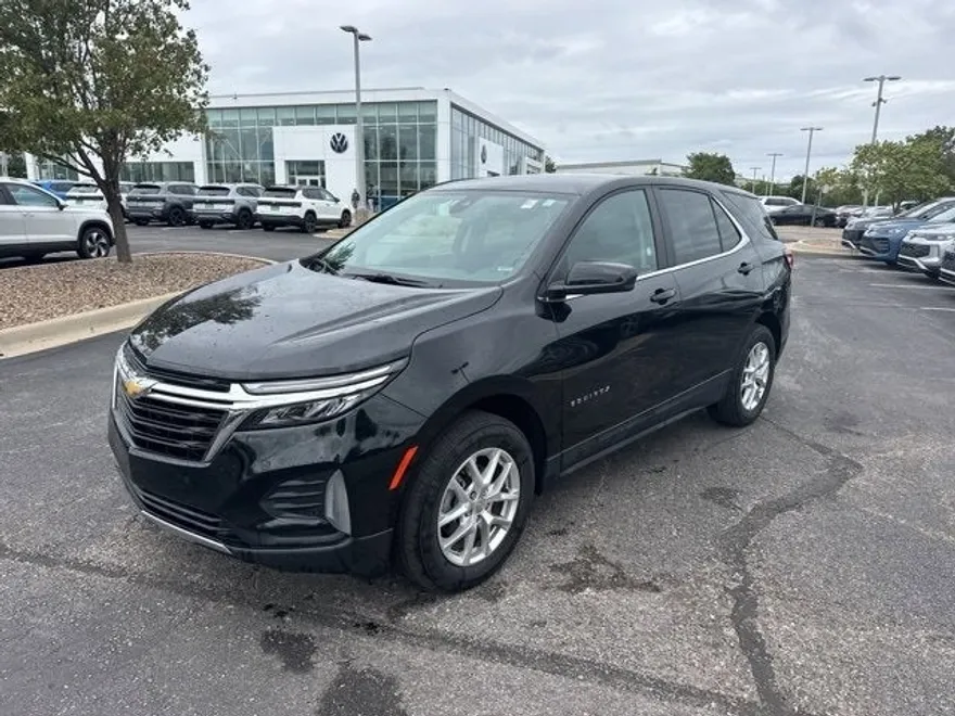 2024 Chevrolet Equinox LT photo 1