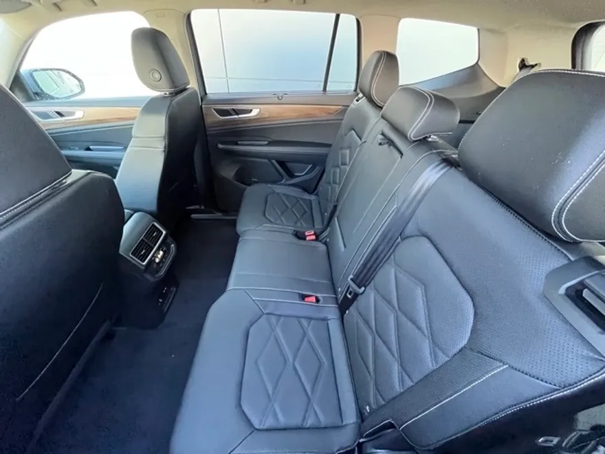 2026 Volkswagen Atlas SE Technology photo 1