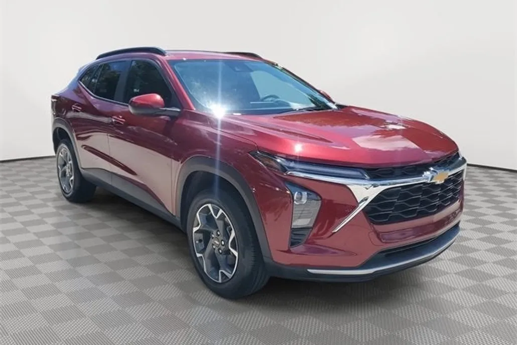 2024 Chevrolet Trax LT photo 1