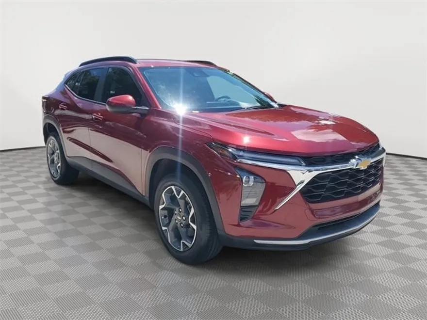 2024 Chevrolet Trax LT photo 1