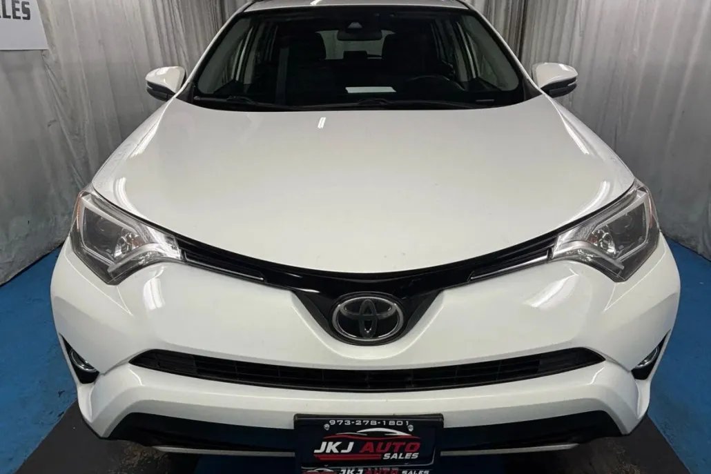 2018 Toyota RAV4 XLE Sport photo 1