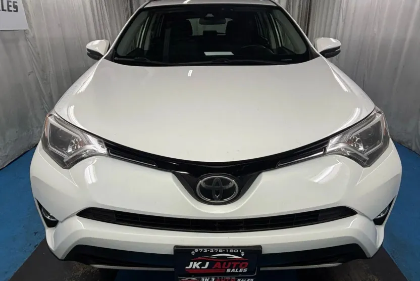 2018 Toyota RAV4 XLE Sport photo 1