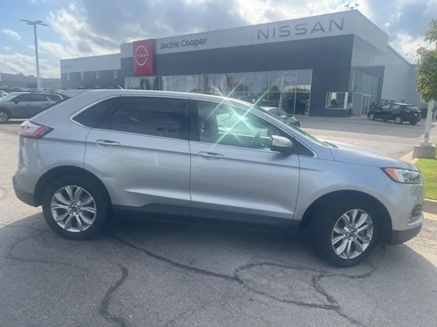 2022 Ford Edge Titanium photo 1