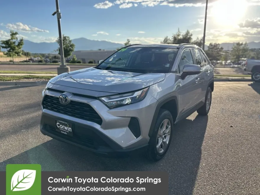 2024 Toyota RAV4 Hybrid XLE photo 1